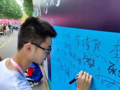 信息學(xué)院圓滿舉辦2021級本科新生迎新工作，科技信息咨詢服務(wù)成亮點